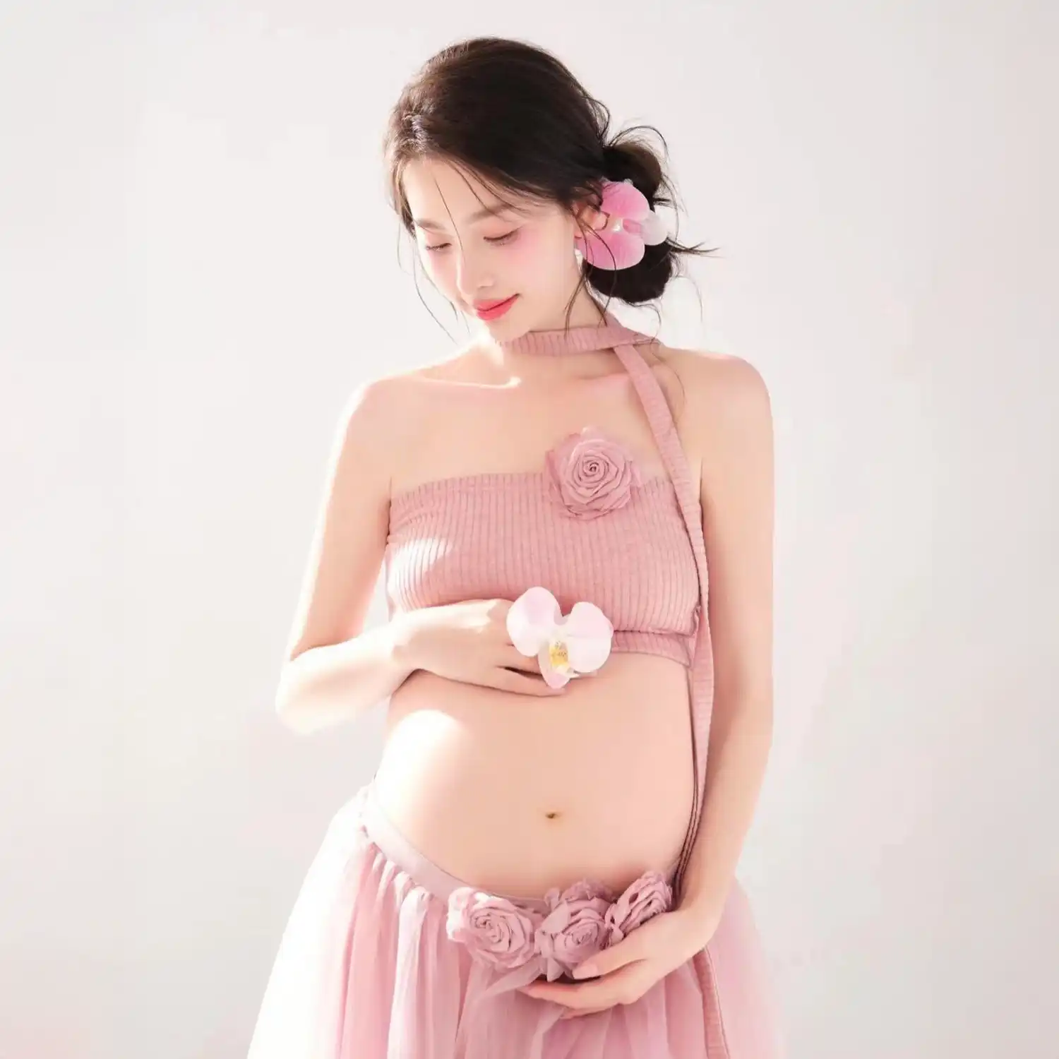 粉色造型孕妈摄影作品